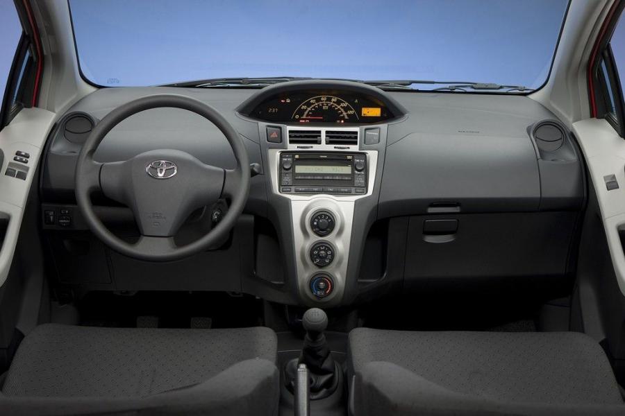  Toyota Yaris 2009 года  (фото 36 из 59)